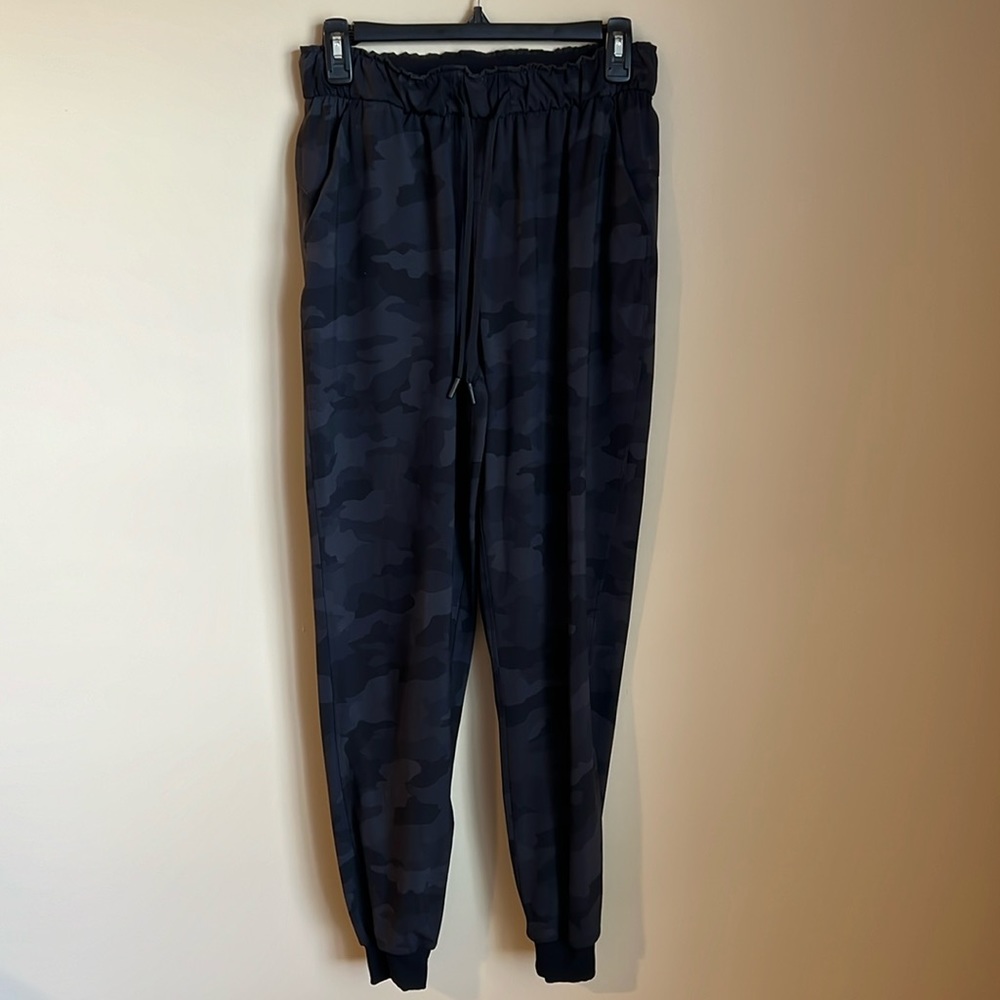Lululemon Stretch Luxtreme High Rise Jogger